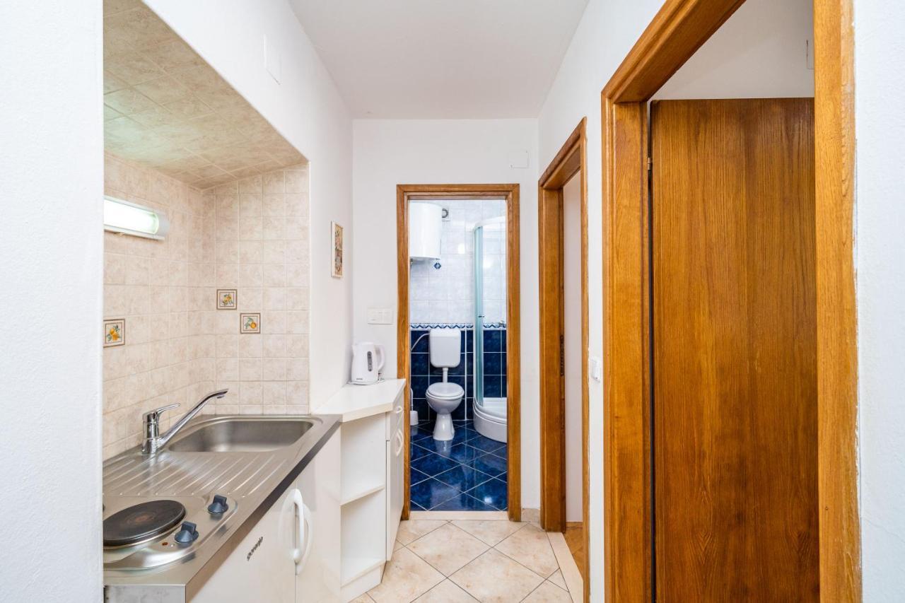 Central Apartment With Terrace Dubrovnik Eksteriør billede